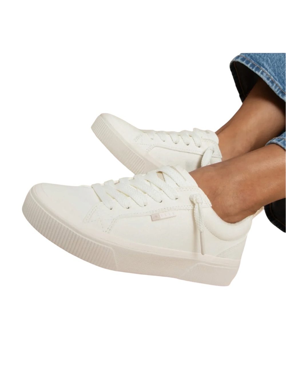 ✨REEF Lay Day Dawn White
Leather Sneakers SZ 7✨